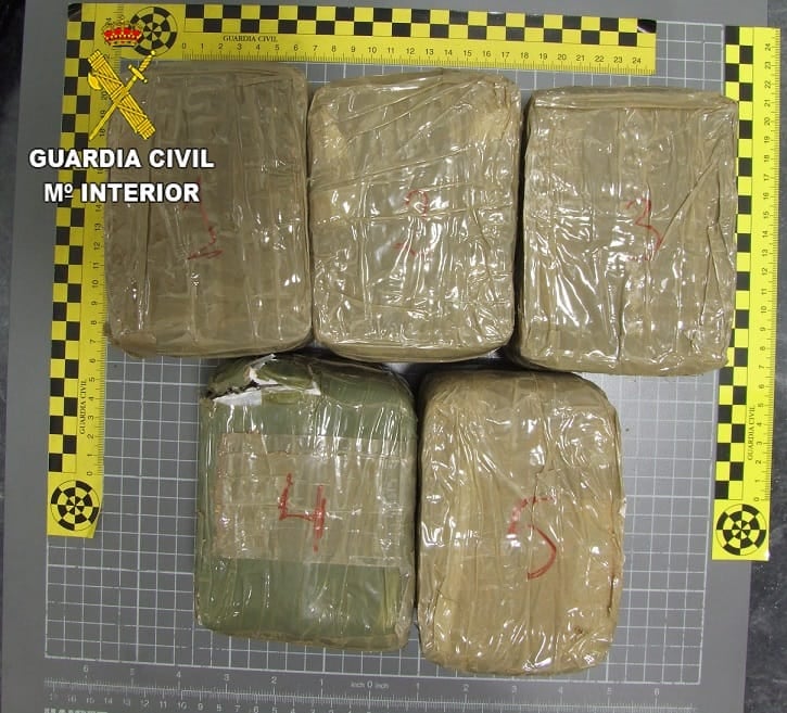 Seis años de cárcel para cuatro guardias civiles por introducir hachís en Fuerteventura