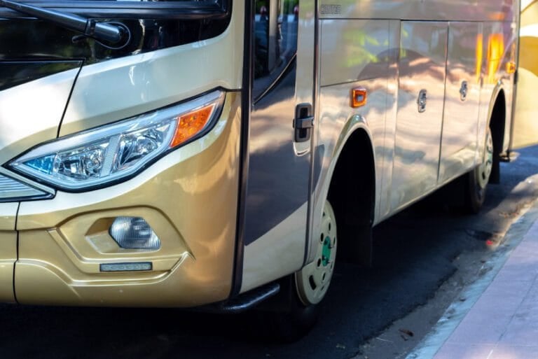 El paro del transporte escolar este lunes en Canarias afectará a 37.000 alumnos
