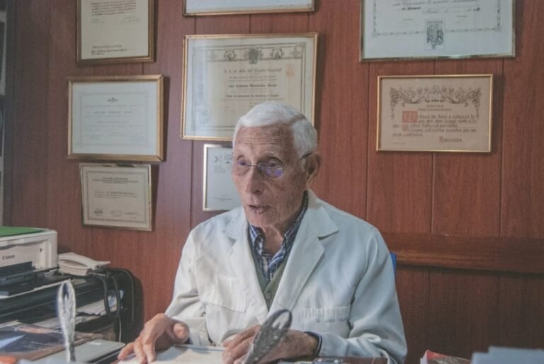 Recuerdo y homenaje en Antigua al Dr. Arístides Hernández Morán