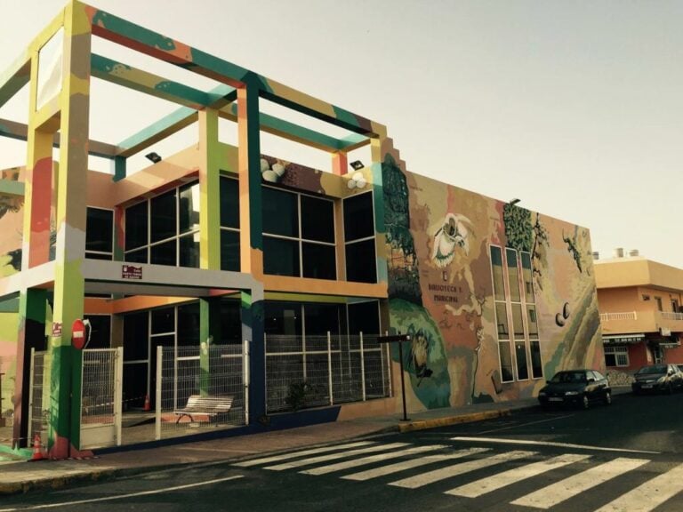 La Biblioteca Municipal acoge la presentación de ‘Canarias en verso. Voces para ocho islas’