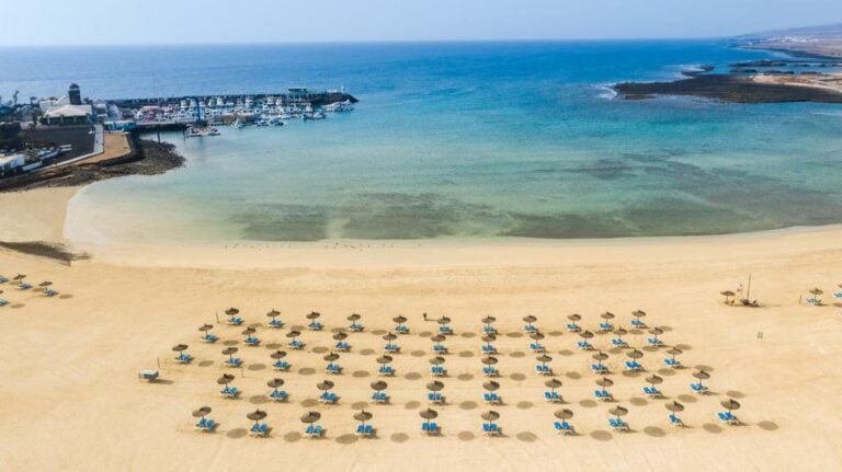 Ya se puede hacer windsurf en la playa de El Castillo