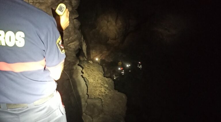 Rescatan a un hombre en el acantilado de Las Huesillas en La Oliva