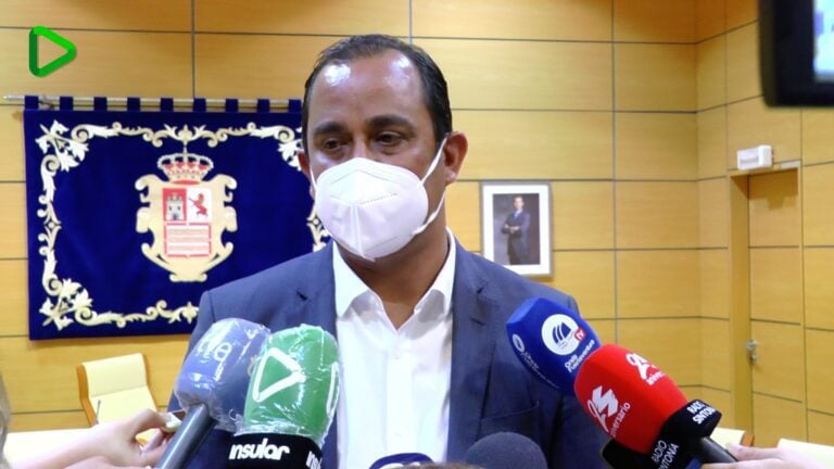 Blas Acosta presenta su dimisión como presidente del Cabildo