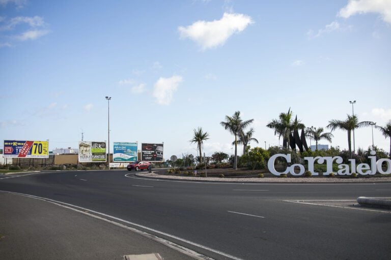 La Oliva actuará contra las vallas publicitarias que no cumplan la norma