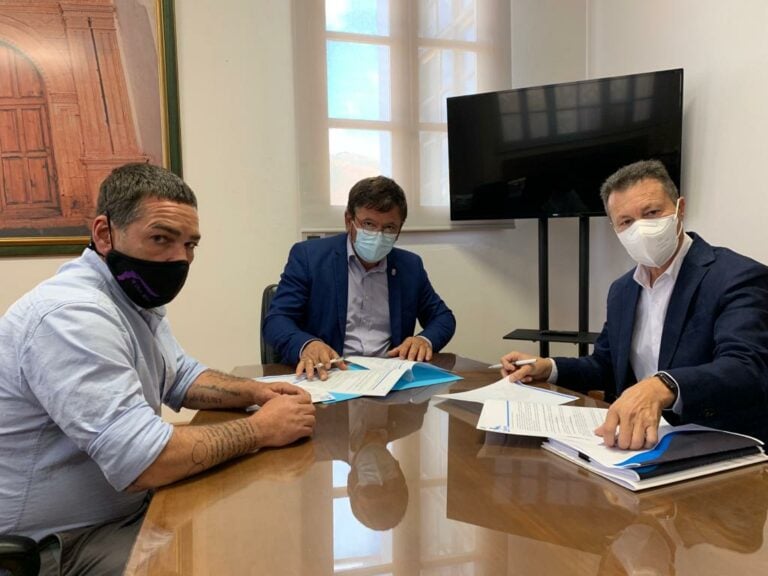 El Ayuntamiento y Padilla Supermercados Spar habilitan tarjetas monedero para usuarios de servicios sociales