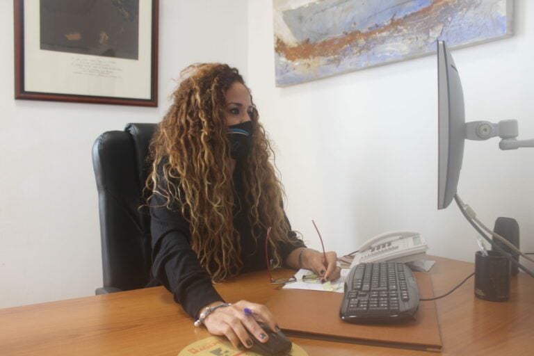 La consejera de Transportes se reúne con Tiadhe para analizar la situación del servicio de guaguas