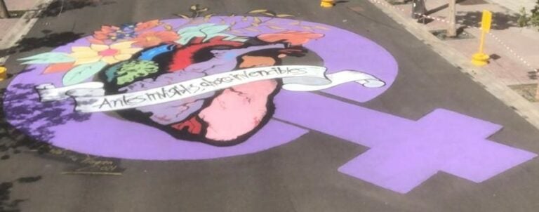Puerto del Rosario conmemora el 8M con el mural ‘Antes invisibles, ahora invencibles’