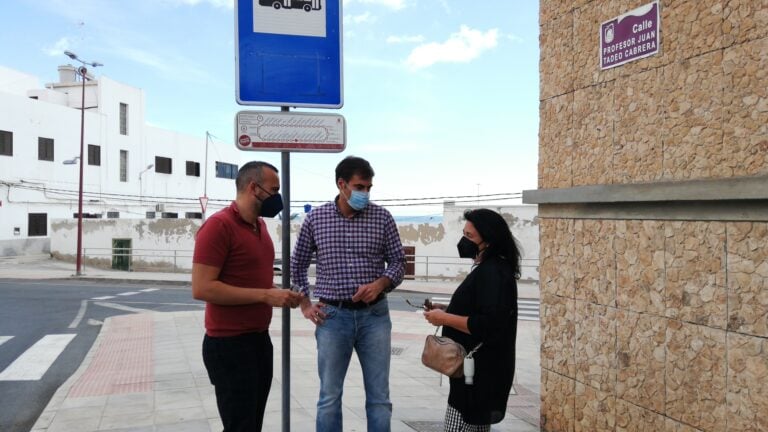 La guagua se ‘olvida’ de los usuarios de Centro de Mayores, Centro de Salud y los vecinos de Rosa Vila y La Hondura