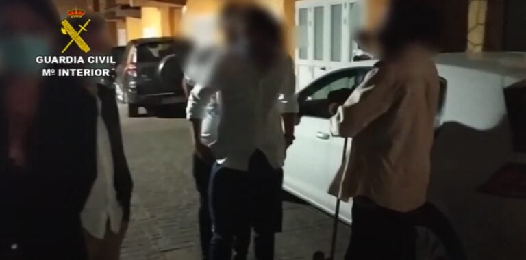 La Guardia Civil interviene en una fiesta ilegal con una veintena de personas en Corralejo