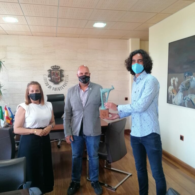 El Cabildo felicita al joven majorero Xabier Rodríguez Alonso, por su doctorado cum laude