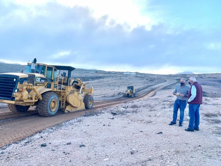 El Cabildo rehabilita 200 kilómetros de caminos de tierra en La Oliva