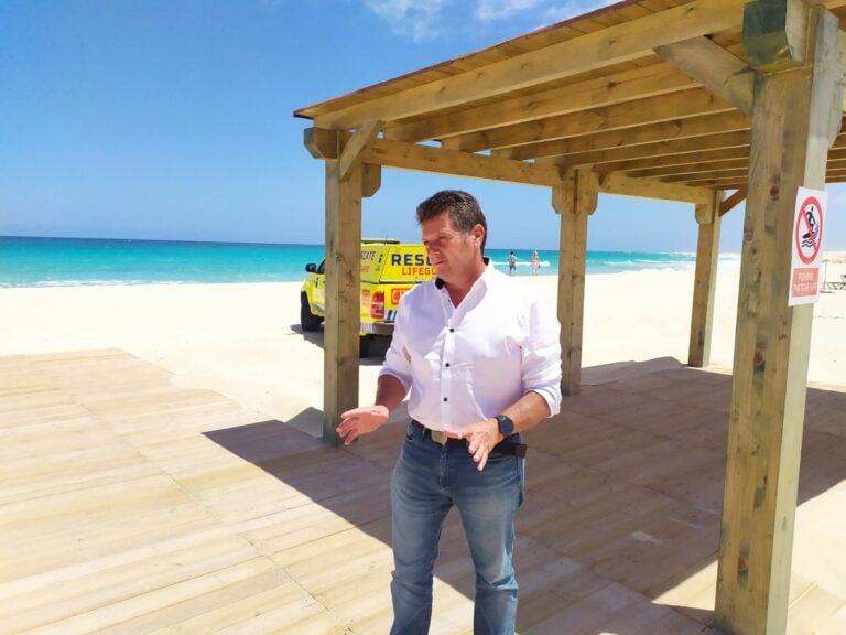 Las playas de La Oliva recuperan las banderas azules