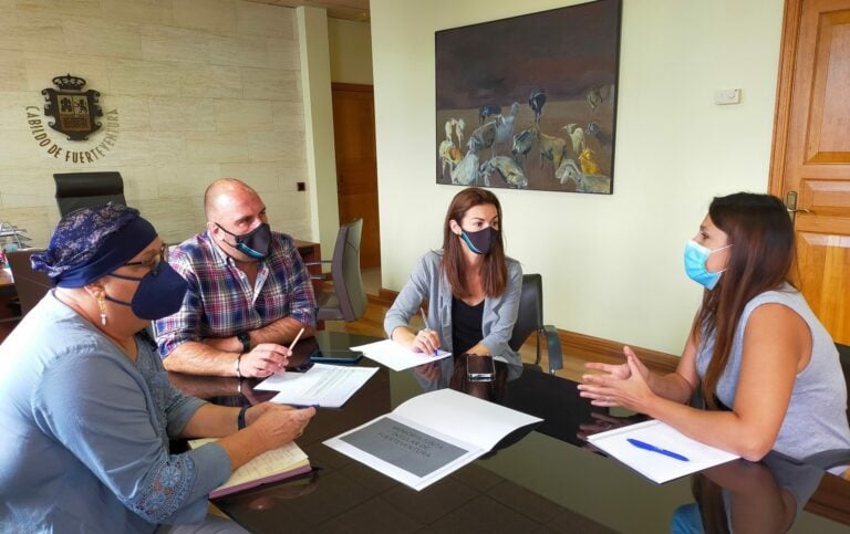 El Cabildo escucha las demandas de la Asociación Española contra el Cáncer