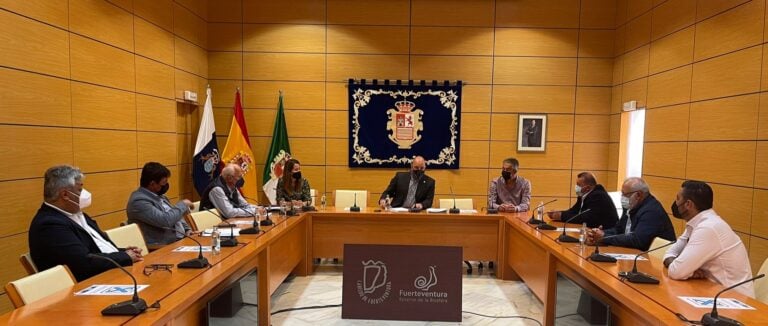 Fuerteventura exige al Estado «soluciones definitivas» en migración