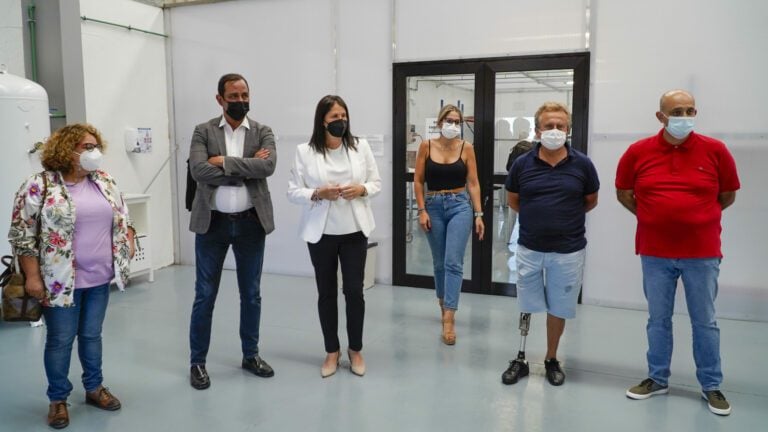 Las primeras mascarillas homologadas de Fuerteventura se fabrican en Tuineje