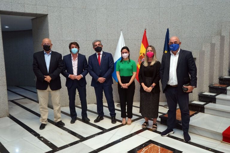 Gobierno y patronales pactan 80 millones de euros en ayudas al turismo