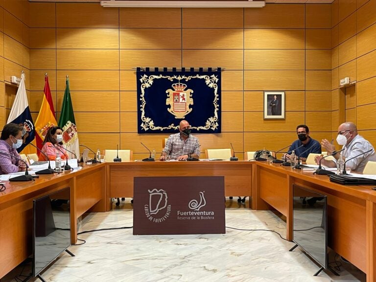 El Cabildo invertirá más de 5 millones en la mejora de las desaladoras de Corralejo y Puerto