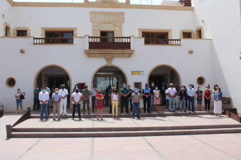 Fuerteventura guarda un minuto de silencio por Anna y Olivia