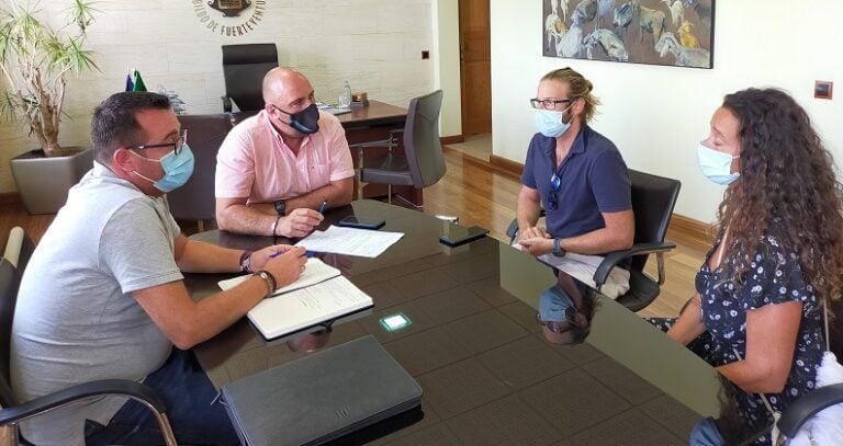 El Cabildo conoce la actividad de la asociación ‘Fuerte es la Vida, Parkinson no limits’