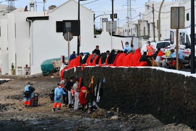 Las llegadas irregulares a Canarias caen casi a la mitad en lo que va de año