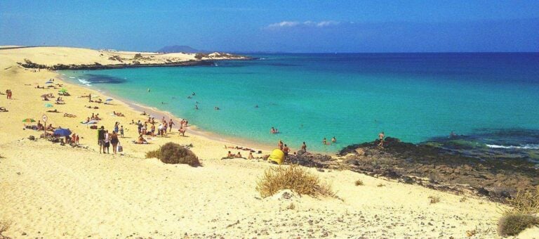 Fallece un bañista tras ser rescatado del agua en una playa de Corralejo