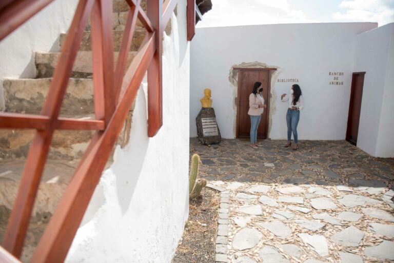 Tuineje ultima los trabajos de la Casa del Maestro