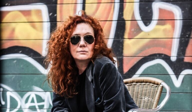 Cristina Fallarás se sienta en el sillón de “El escritor y tú” el 16 de noviembre