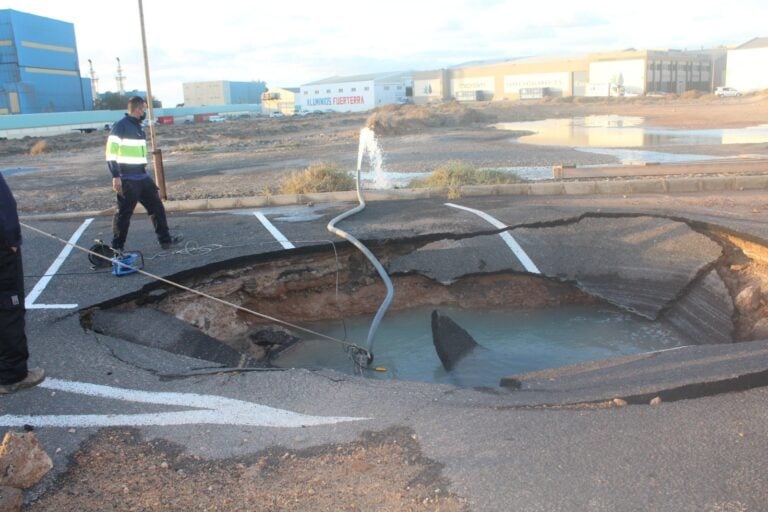 El Cabildo contrata a 13 desempleados para dar solución a los problemas hídricos de la isla