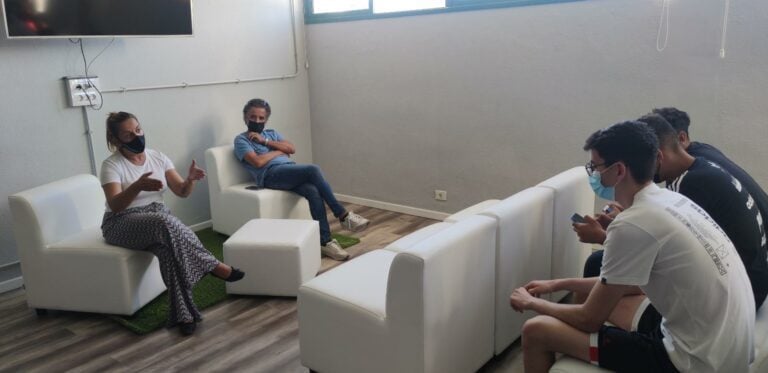 La consejera de Educación visita a los usuarios de la residencia de Estudiantes de Puerto del Rosario