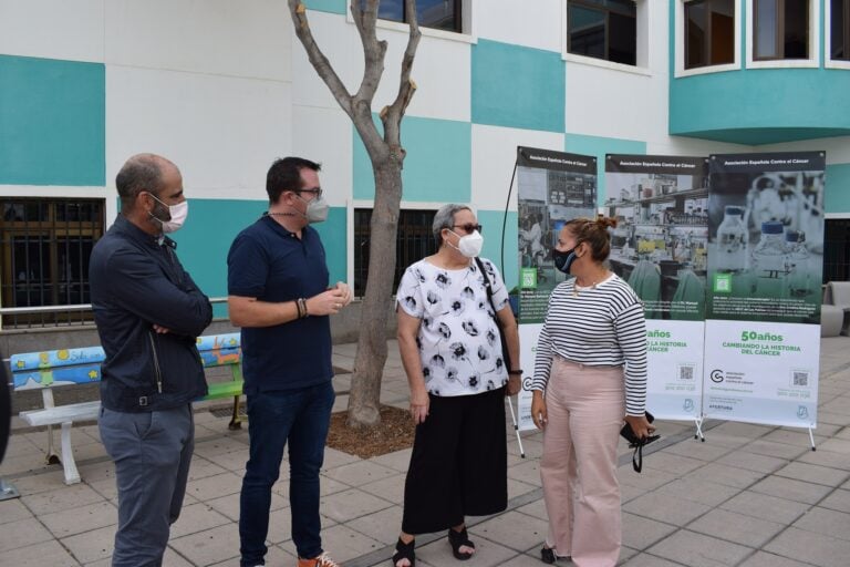 AECC conmemora 50 años de investigación con una exposición itinerante