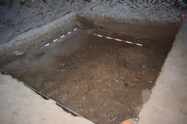 Los primeros sondeos en una cueva del Junquillo determinan su ocupación en época preeuropea