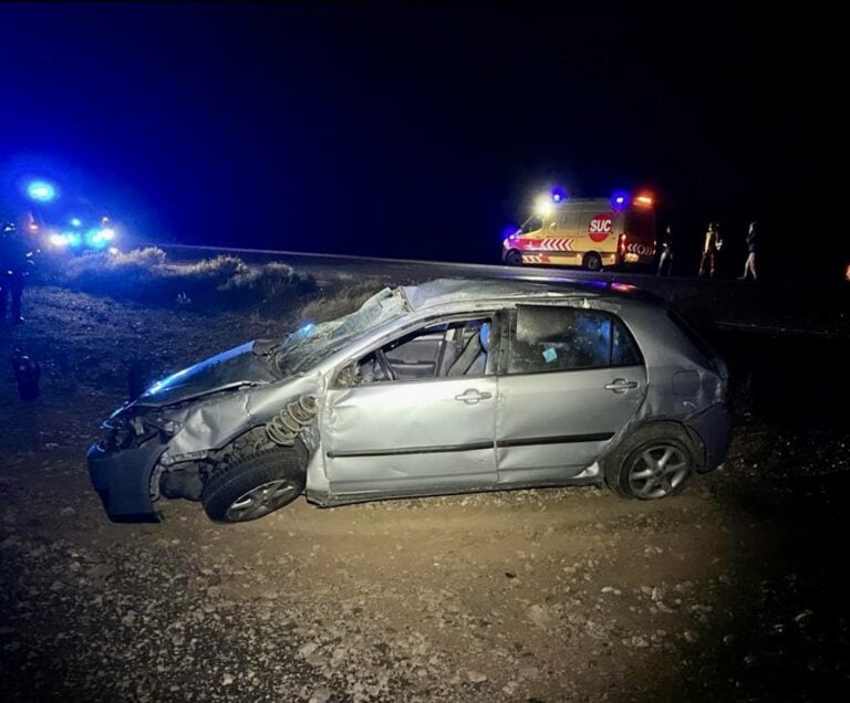 Una mujer herida tras volcar en Antigua