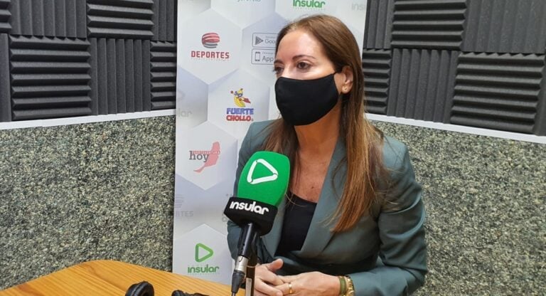 La alcaldesa de La Oliva inicia los trámites para escolarizar a los menores ucranianos