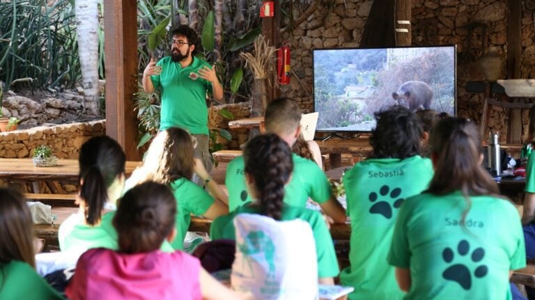 Oasis WildLife organiza la única formación en Europa destinada a futuros cuidadores de animales