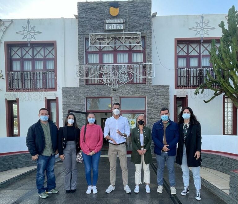 CC afirma asistir con tristeza «al juego de sillas» en La Oliva