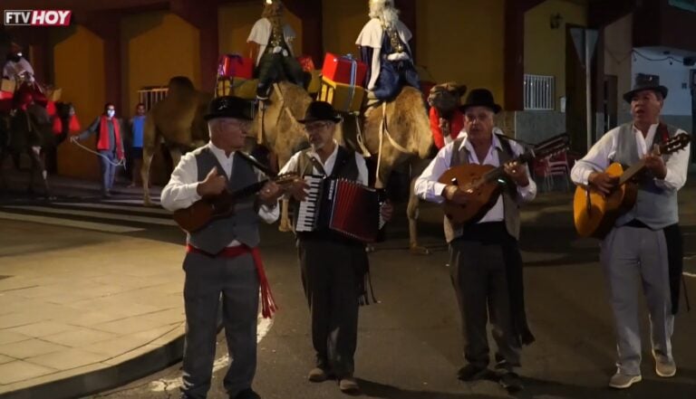 VIDEO | Oasis Wildlife recupera las cabalgatas tradicionales de Reyes en Fuerteventura