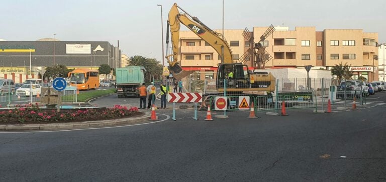 El CAAF continúa reparando la avería ocasionada a la entrada de Puerto del Rosario