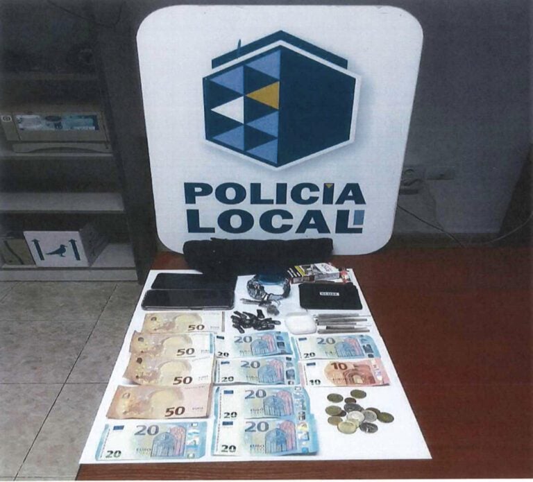 La Policía Local de La Oliva detiene a un camello