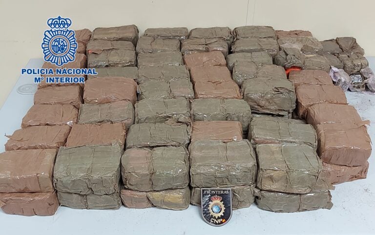 Viajan de Fuerteventura a Gran Canaria con 48 kilos de hachís en un coche de alquiler