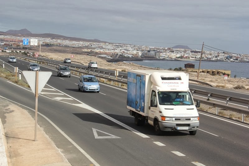 Cuatro kilómetros de autovía se alumbrarán mediante energía solar y eólica
