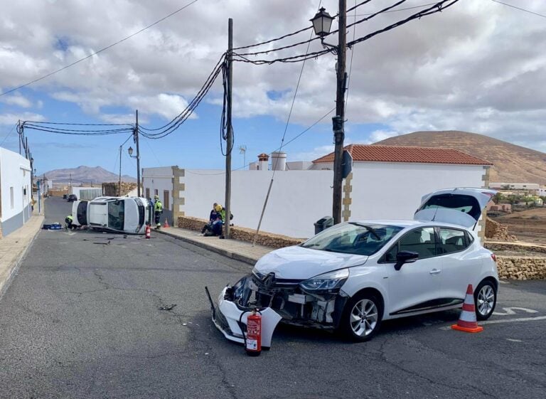 Tres mujeres heridas, una de ellas grave, en una colisión de dos vehículos