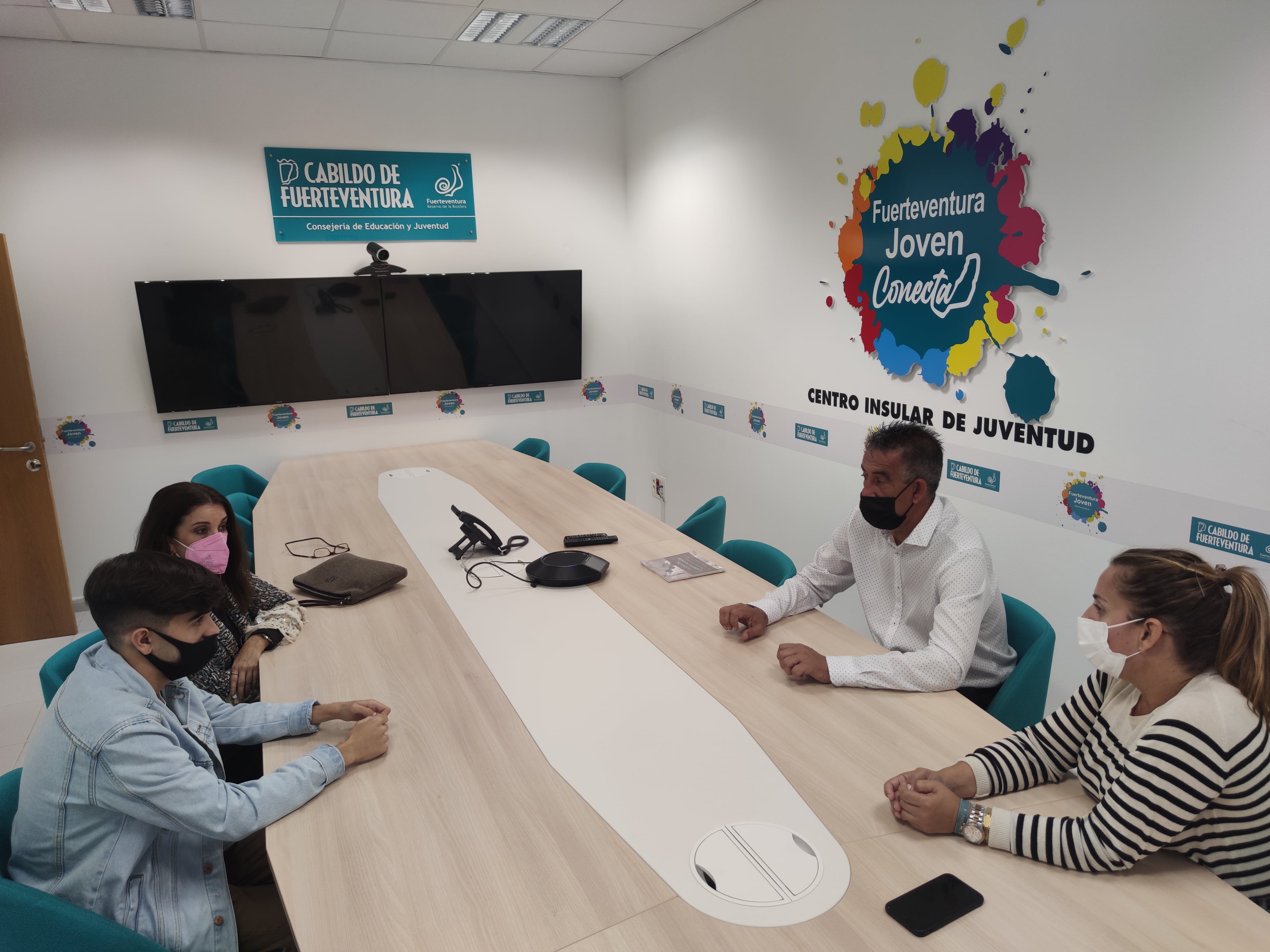 El Cabildo se reúne con el joven campeón de ajedrez, Alejandro Pérez