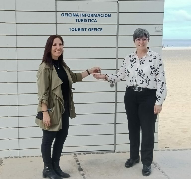 Pájara habilita dos módulos de playa para colocar oficinas de información turística