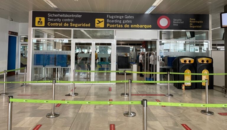 Los productos km 0 y la artesanía tradicional de la isla estrenan punto de venta en el Aeropuerto