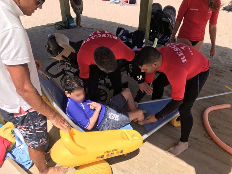 Socorristas de La Oliva se forman en asistencia a personas con discapacidad