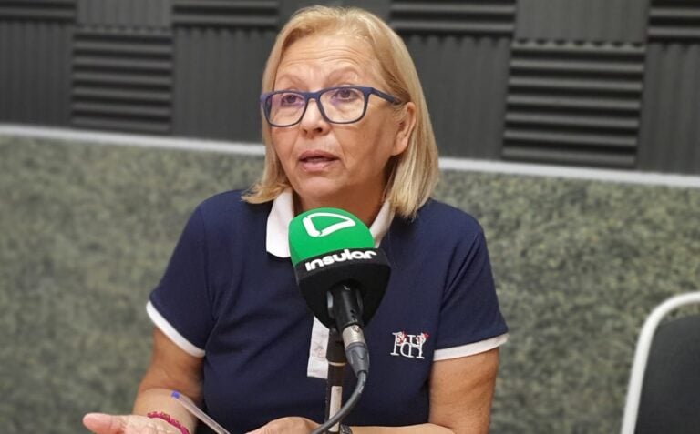 Pilar Rodríguez denuncia el mal estado de la vía de acceso al Centro de Salud e instituto de Gran Tarajal