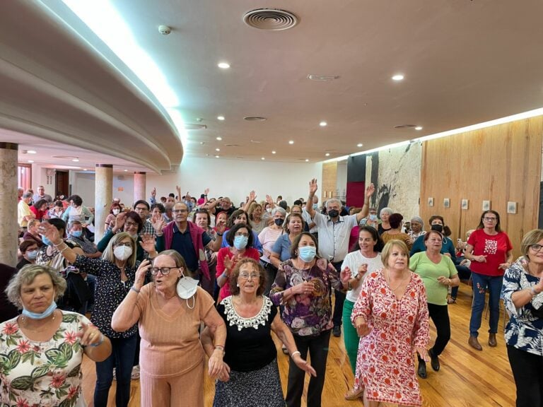 Más de un centenar de mayores participan en un baile de confraternización entre Pájara y Tías