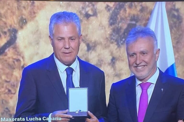 El CL Maxorata recibe la Medalla de Oro de Canarias