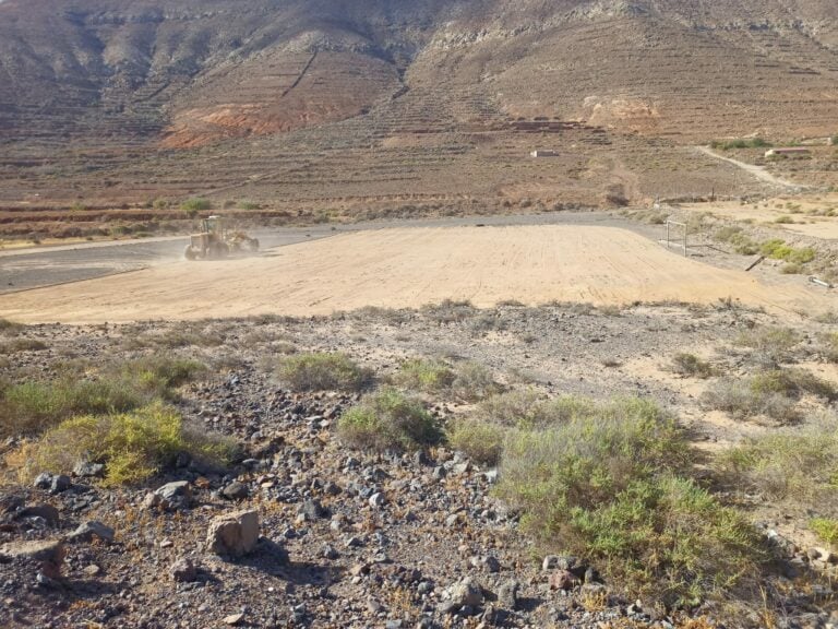 El Cabildo acondiciona 9 km de caminos y el campo de fútbol para las Fiestas de Vallebrón