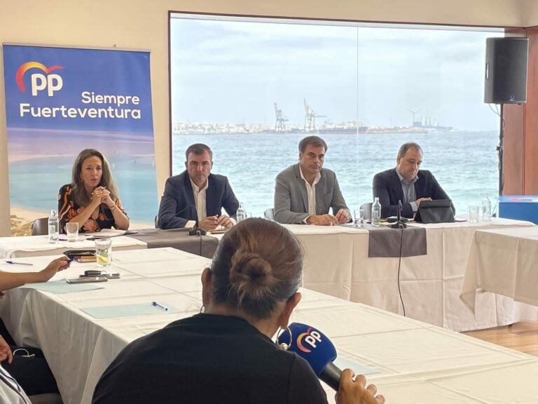 Manuel Domínguez (PP) escucha las demandas del sector turístico de Fuerteventura